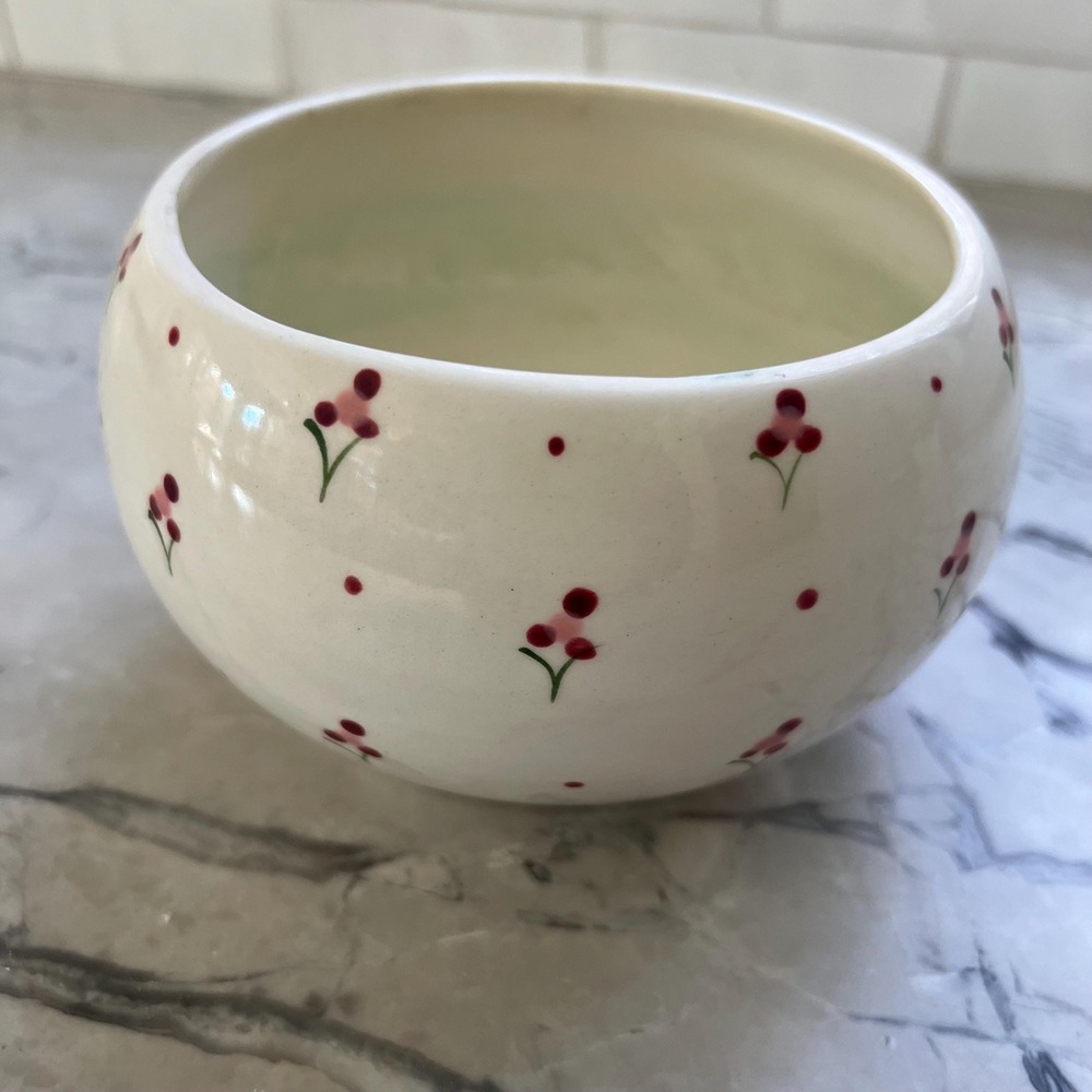 Sweet handpainted floral cache pot - Picture 1 of 6